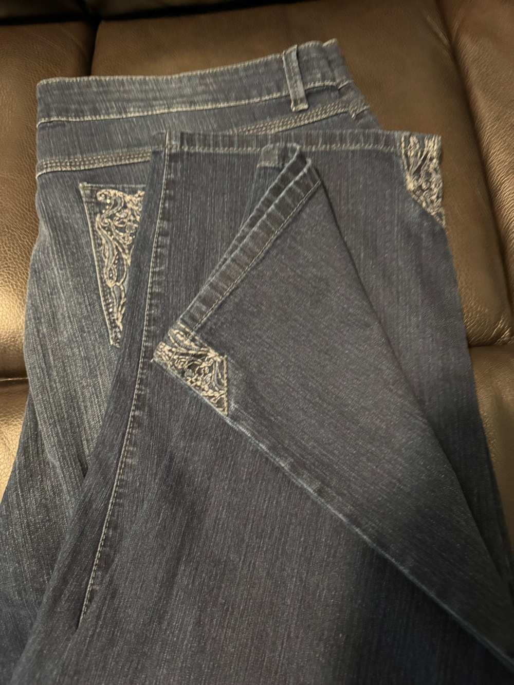 Gloria Vanderbilt Indigo Embroidered Pocket Ankle Jean Capris - Picture 3 of 9